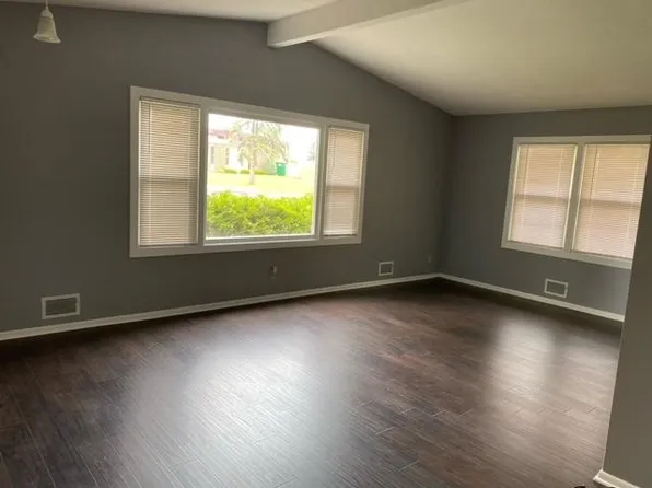 2203 W 82nd St, Bloomington, MN 55431