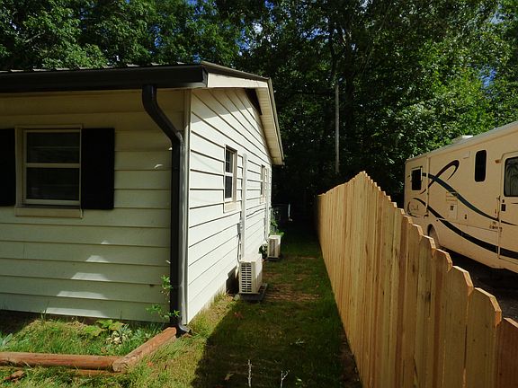 3rd image of 3163 Yuork Dr