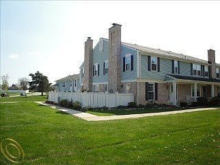 3rd image of 42122 Roscommon Dr #281