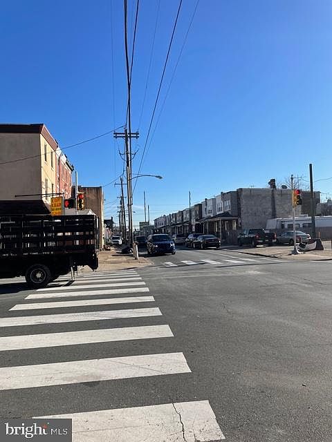 2nd image of 2095 Bridge St