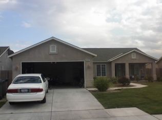 13817 3rd St, Parlier, CA 93648