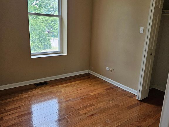 3rd image of 14406 Oakley St #2