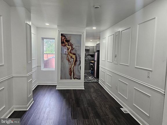 3rd image of 33 Chambers St