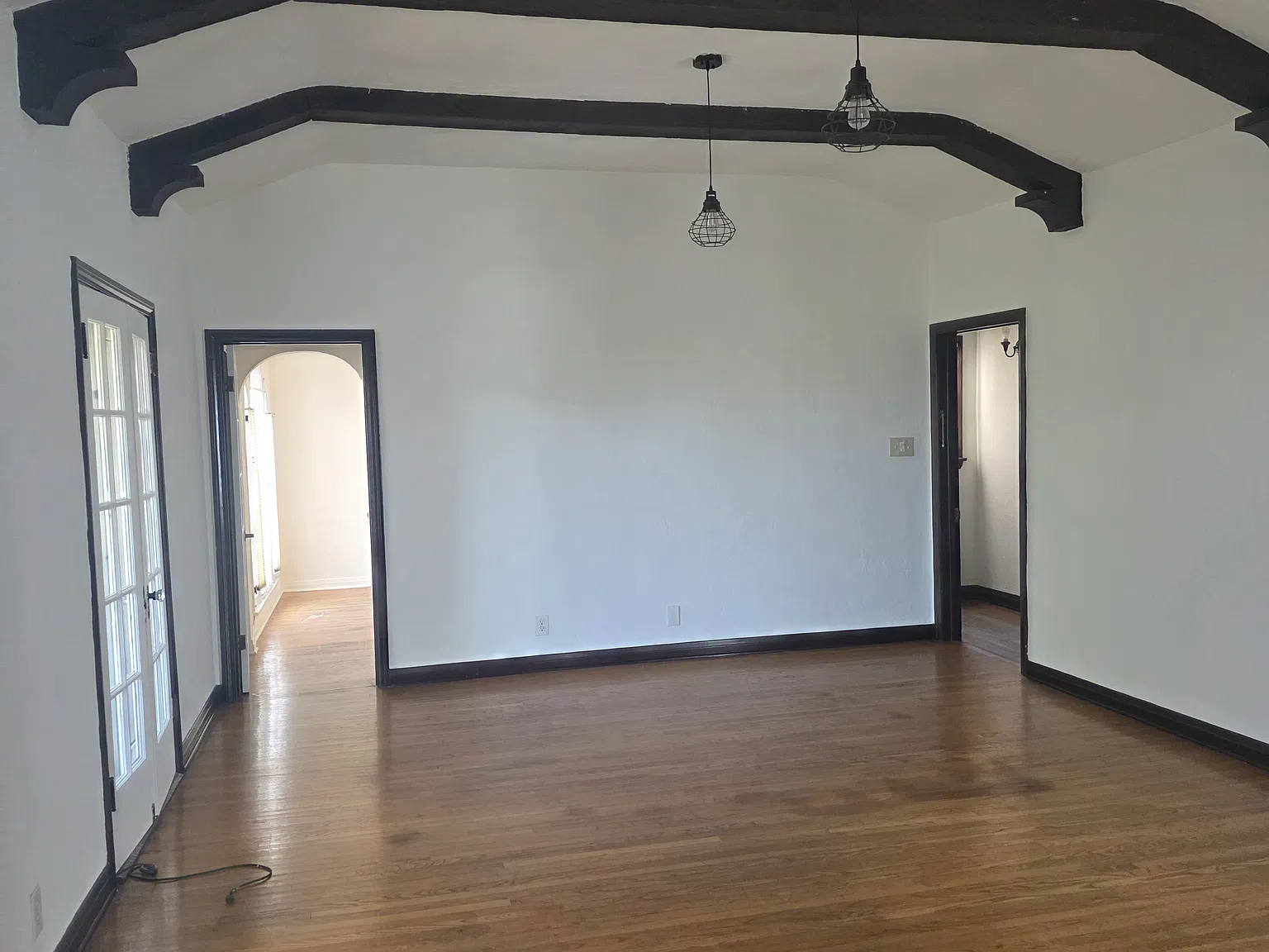 4 bed, 3.0 bath, 2272 sqft, $7,330 — Photo 4
