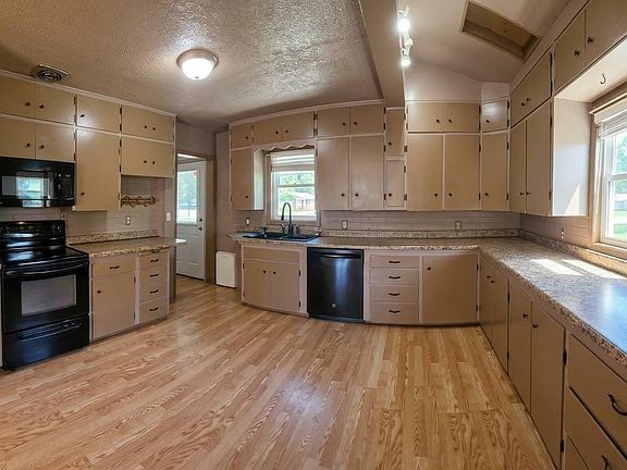 3rd image of 2633 E B St