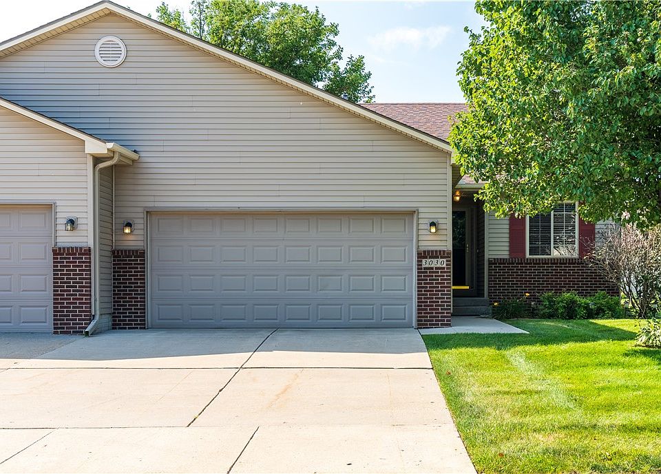 1st image of 3030 SE Turnberry Dr