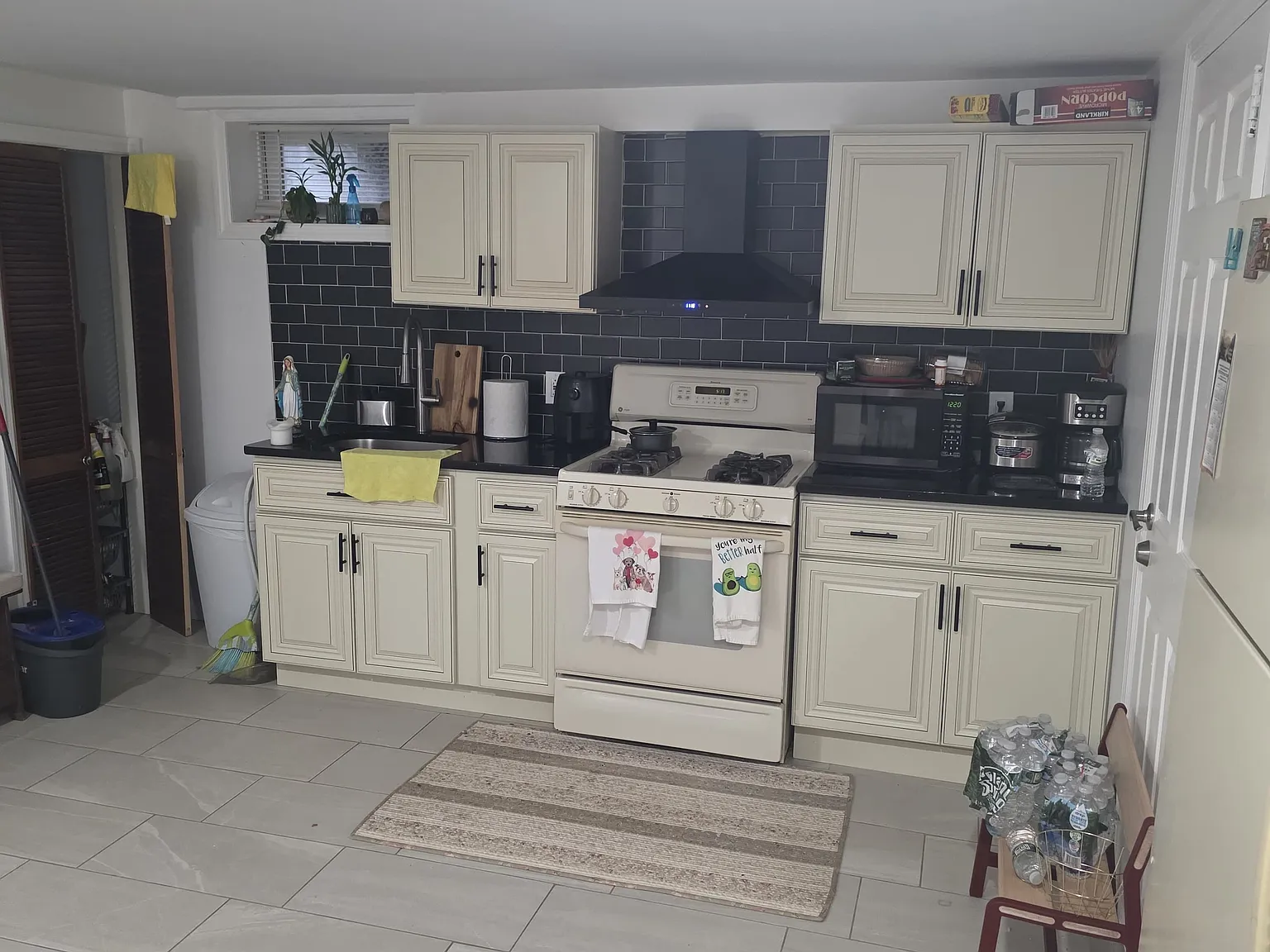 2 bed, $2,400 — Photo 4