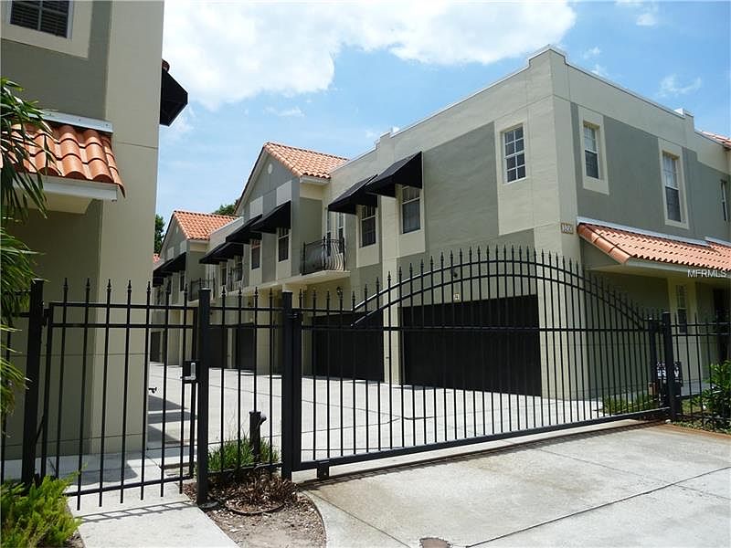1st image of 3210 W Horatio St Unit 13