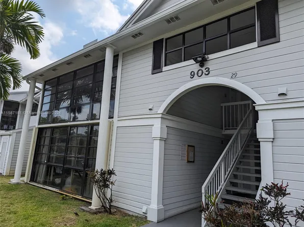903 NE 199th St APT 205, Miami, FL 33179