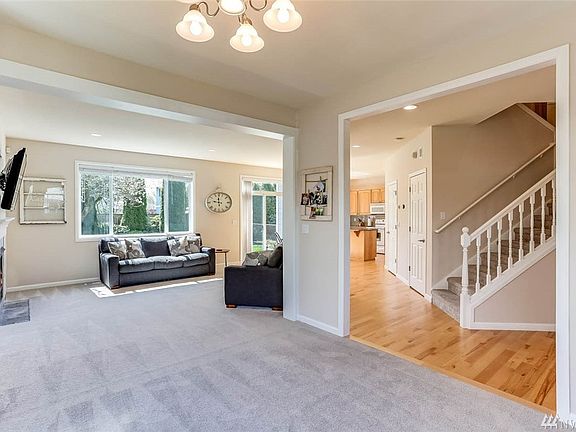 4th image of 812 9th Ave NW
