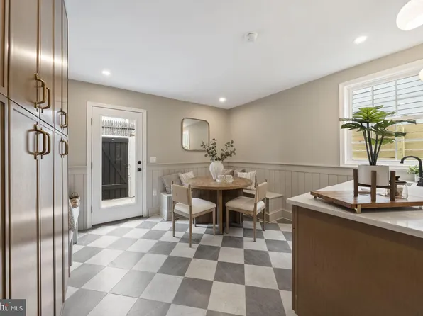 809 S 19th St, Philadelphia, PA 19146