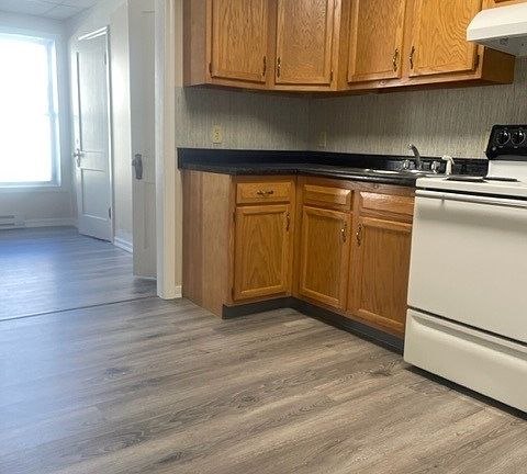 3rd image of 237 Desmond St #3