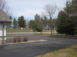 1205 Lakeshore Park Pl, Marquette, MI 49855