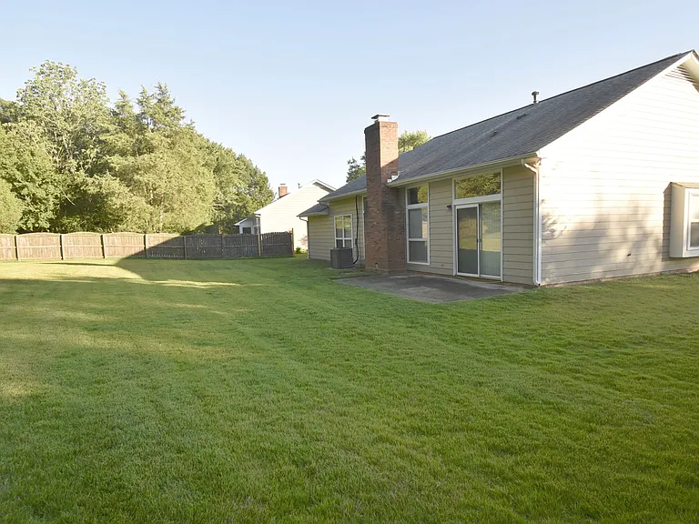 8219 Brynmar Dr — Photo 4