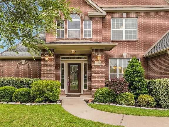 Very well-maintained home and nice landscaping in the front and back yard!