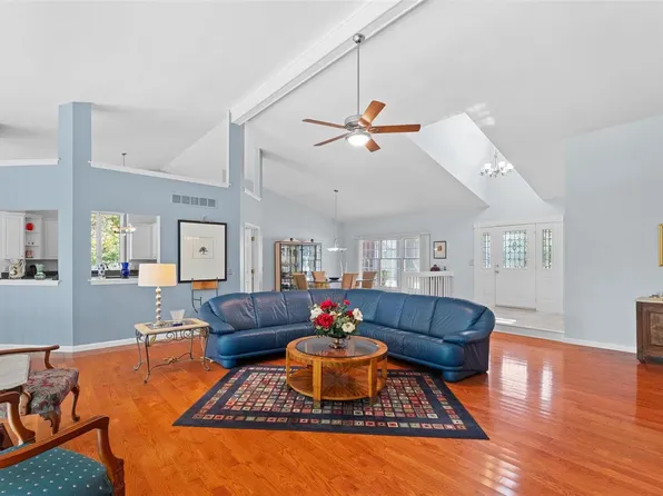 2009 Woodmoor Ridge Dr, Ballwin, MO 63011