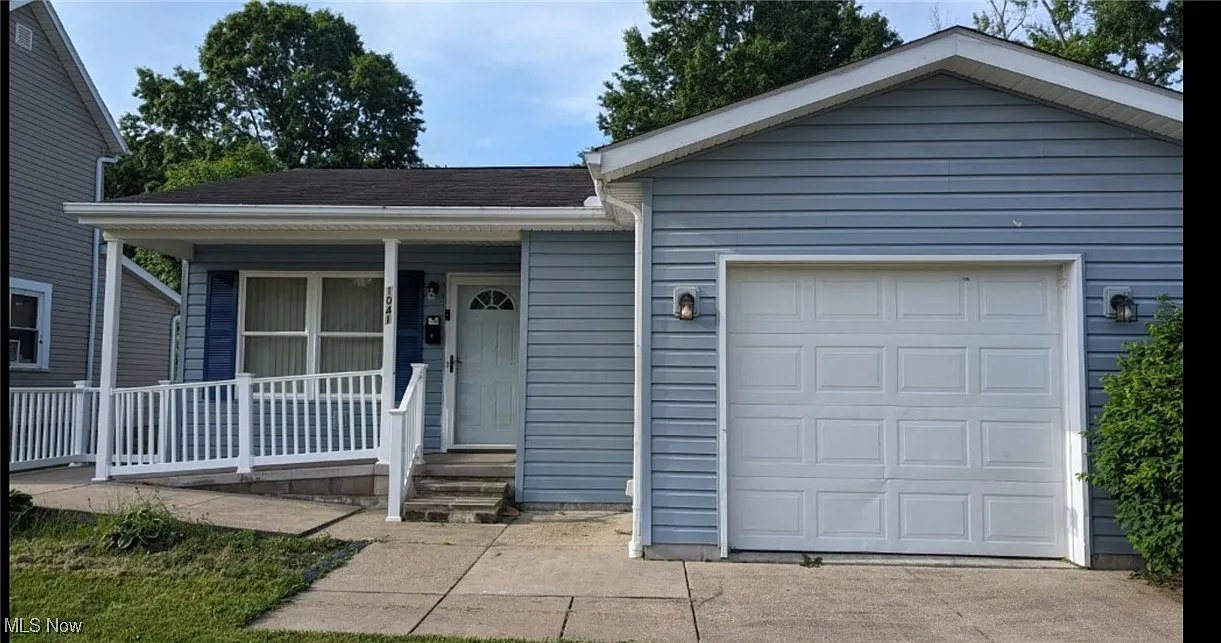 1041 Pike St photo 1