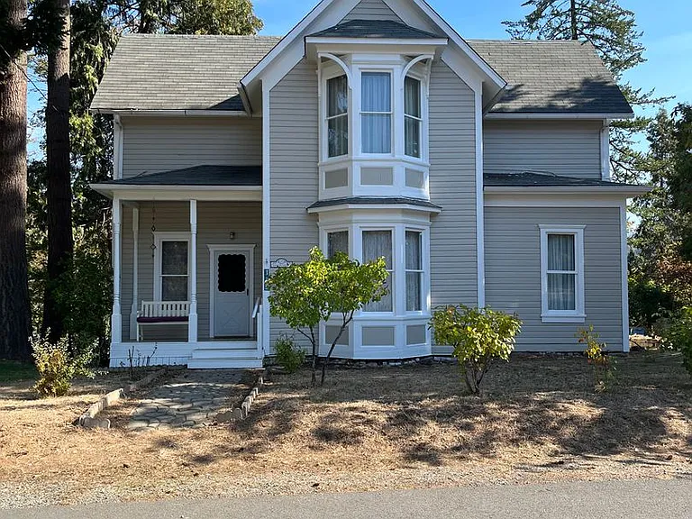 325 NW Pine St — Photo 4