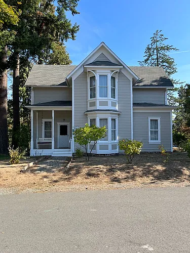 325 S Pine St Photo 1