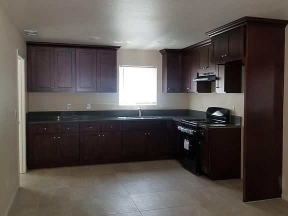 5th image of 1347 Oak St
