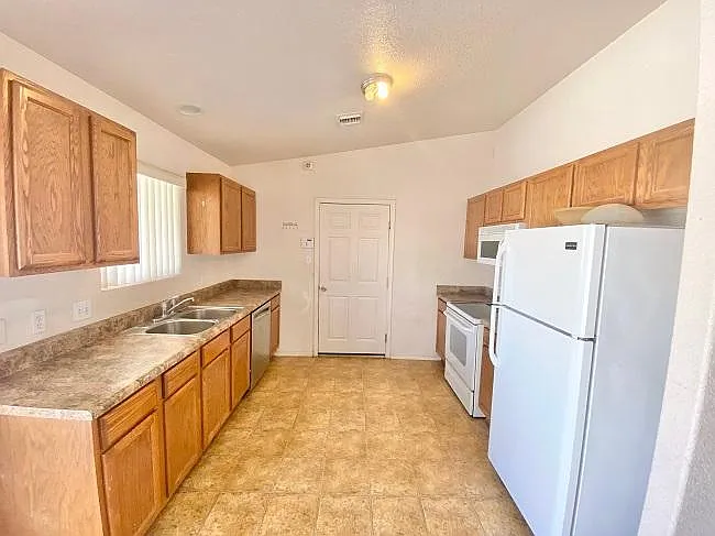 10466 S Monsoon Ave — Photo 6