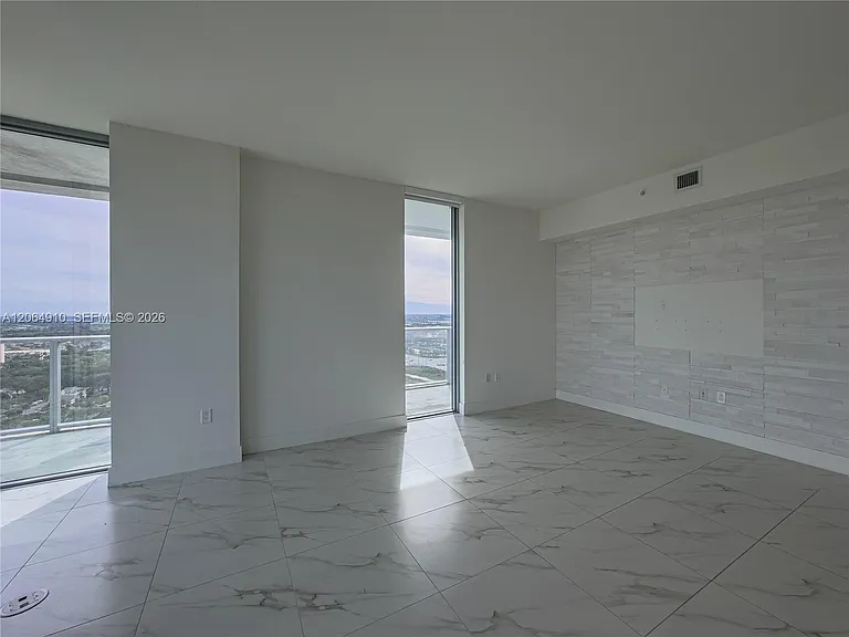 2000 Metropica Way #2009 — Photo 8
