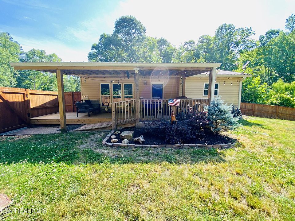 1st image of 207 Blackburn Ln