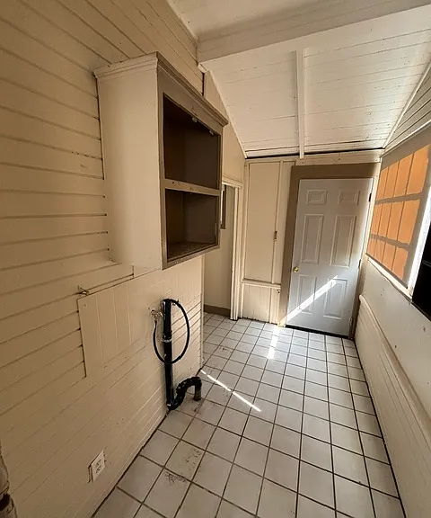 525 W Poplar St — Photo 13
