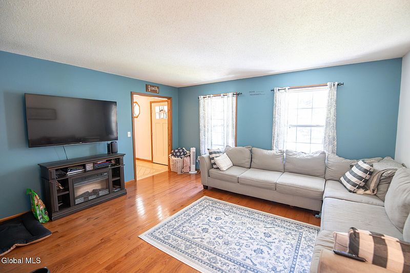 5th image of 22 Snowberry Lane