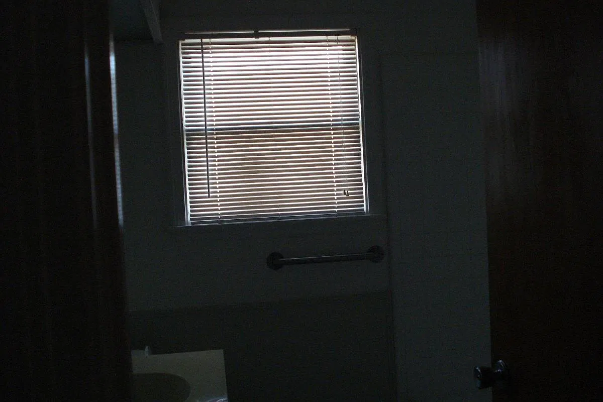 1141 S Crockett Drive — Photo 4