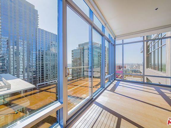 2nd image of 1100 S Hope St APT 1603