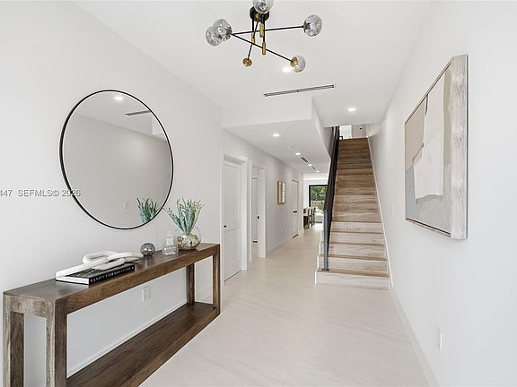 4th image of 2800 SW 38th Ct #2