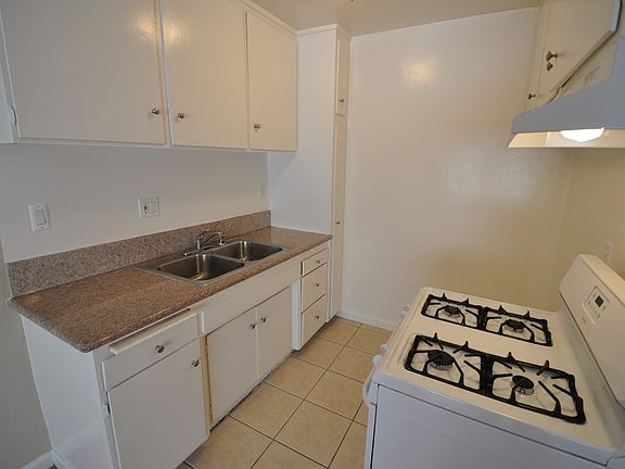 3rd image of 5255 Blakeslee Ave APT 3