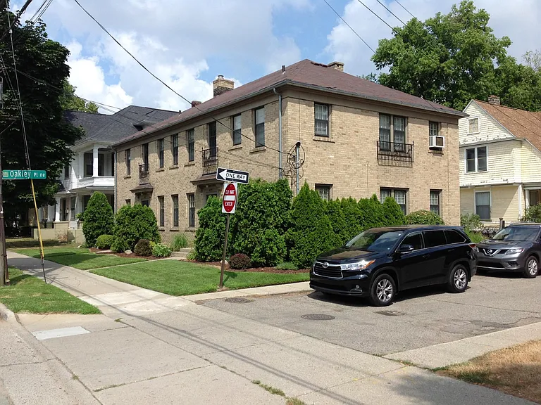 417 Lyon St NE #4 — Photo 2