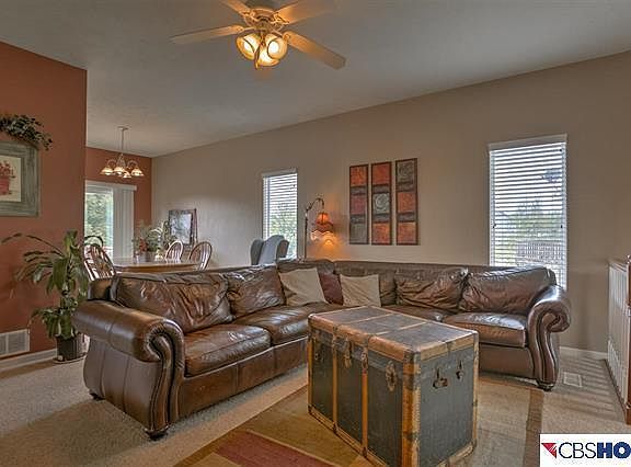 3rd image of 15209 Camden Cir