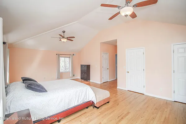 Sold by Remax Edge | media 32
