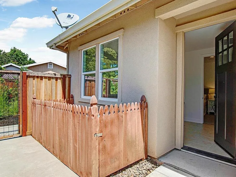 Atherton Cir — Photo 7