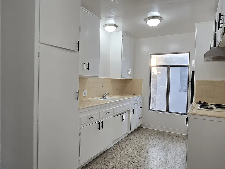 753 Southview Rd #E — Photo 6