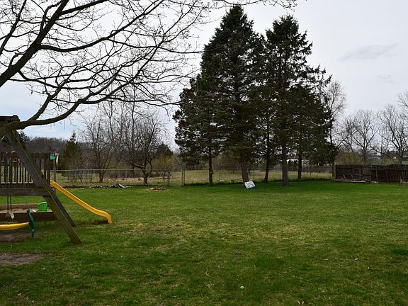 4th image of 5927 Hilltop Dr