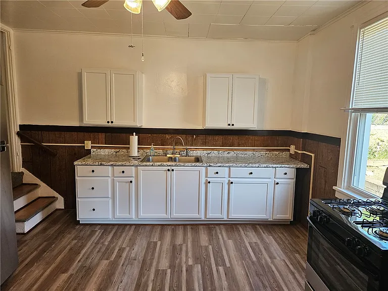 2212 Cronemeyer St — Photo 4