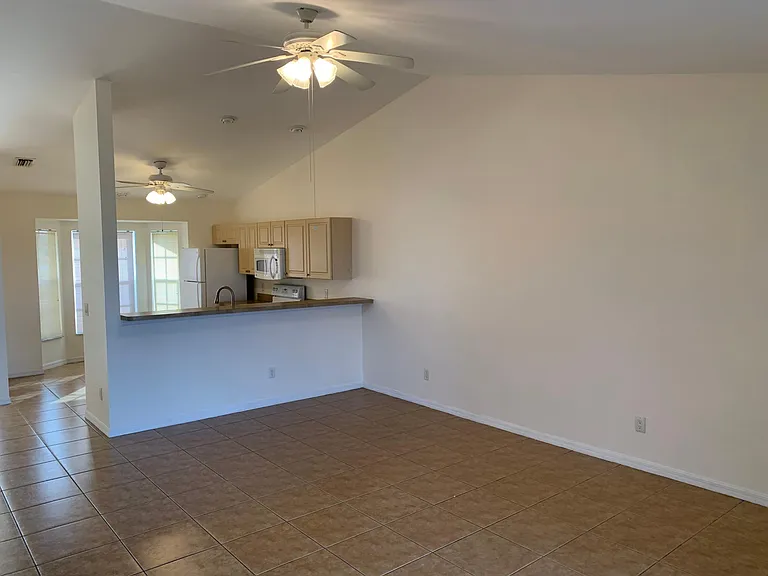 2221 NE 15th Ln — Photo 14
