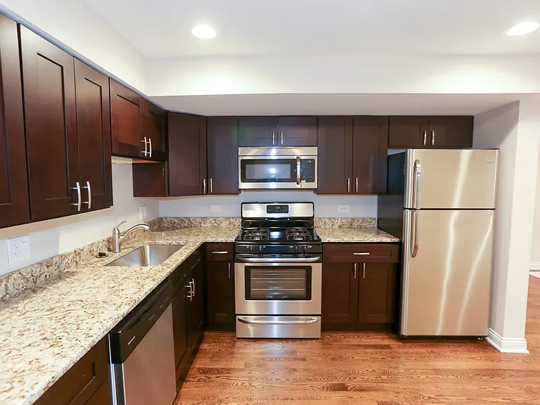 1218 W Diversey Pkwy #G — Photo 17