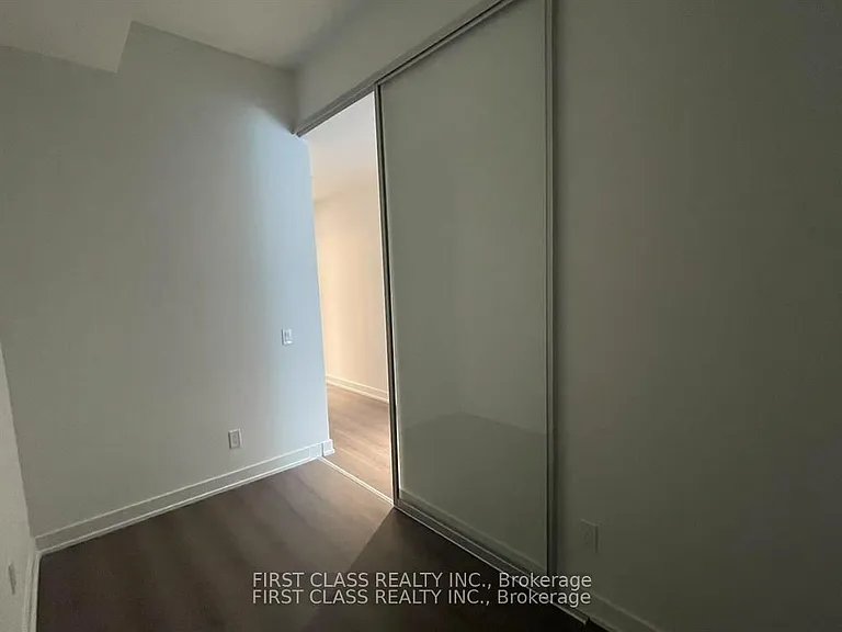 8 Wellesley St W #606 — Photo 6
