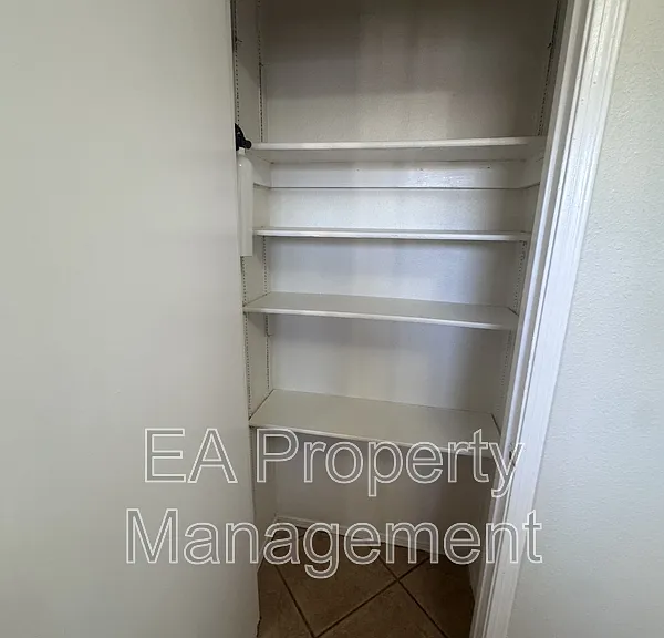 1702 Halo Cir SE — Photo 12