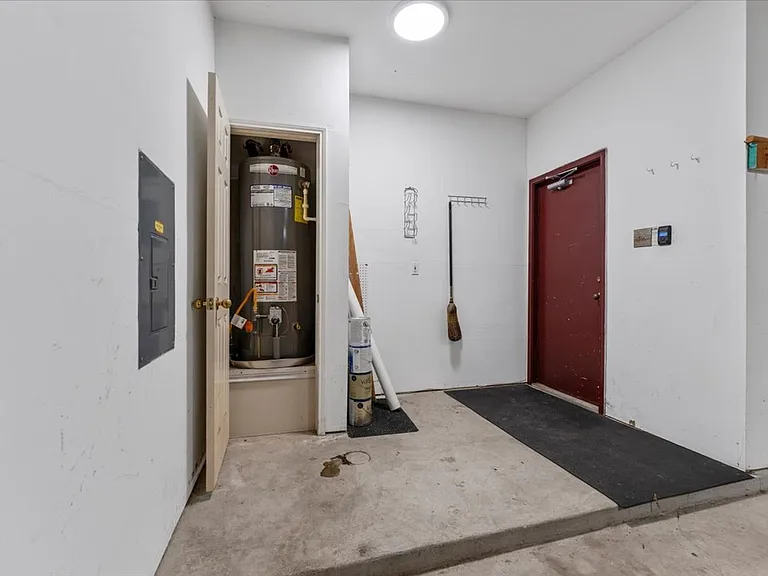 6752 Macintosh Dr — Photo 36