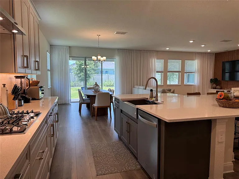 715 Blue Citrus Ln — Photo 13