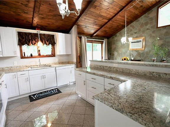 3rd image of 61 Carolyn Dr