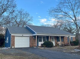 25 Pennaquid Rd, Coram, NY 11727