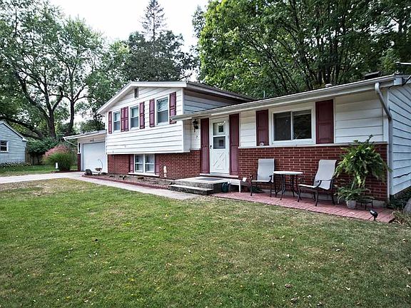 2nd image of 7 Surrey Ln