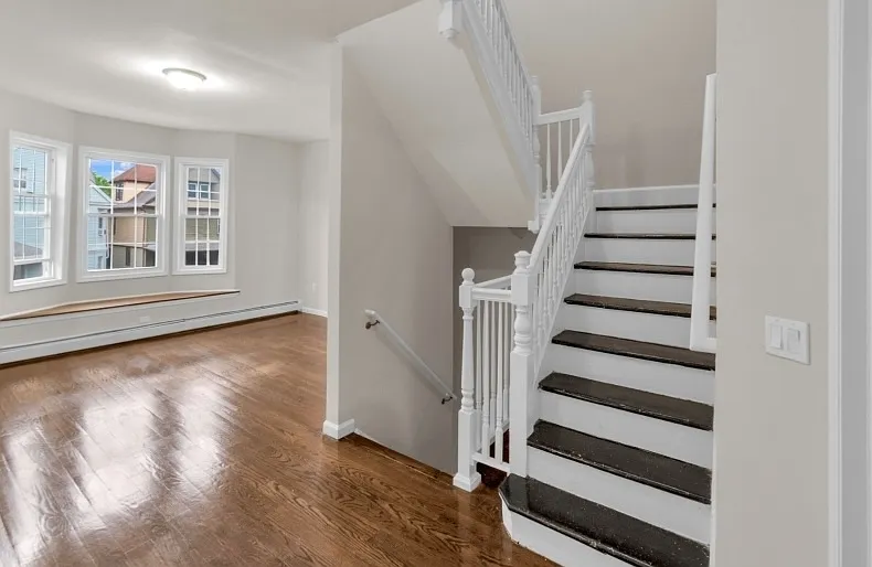 4 bed, 1300 sqft, $2,900 — Photo 2